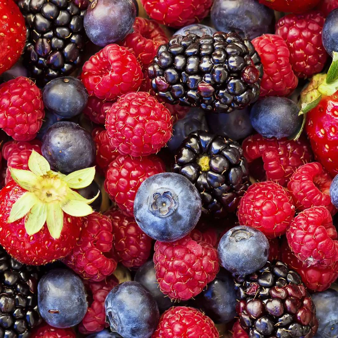 Le fondant AHONE 'Fruits rouges' est idéal pour parfumer intensément votre intérieur.   Un parfum pétillant et fruité, où se rencontrent fraises, framboises et autres fruits rouges, pour parfumer votre intérieur avec gourmandise!